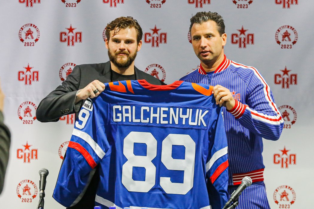 Volný pád na dno. Tak by se dalo nazvat letní dění kolem Alexe Galchenyuka, který se po skandálu v zámoří přemístil do KHL