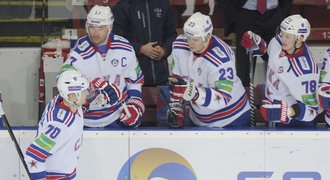 Červenka vyhrál s Petrohradem KHL, vítězství pečetil gólem