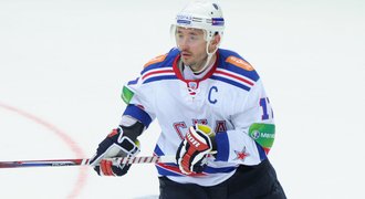 Kovalčuk prý zvažuje návrat do NHL. Vydrží celý rok nehrát?