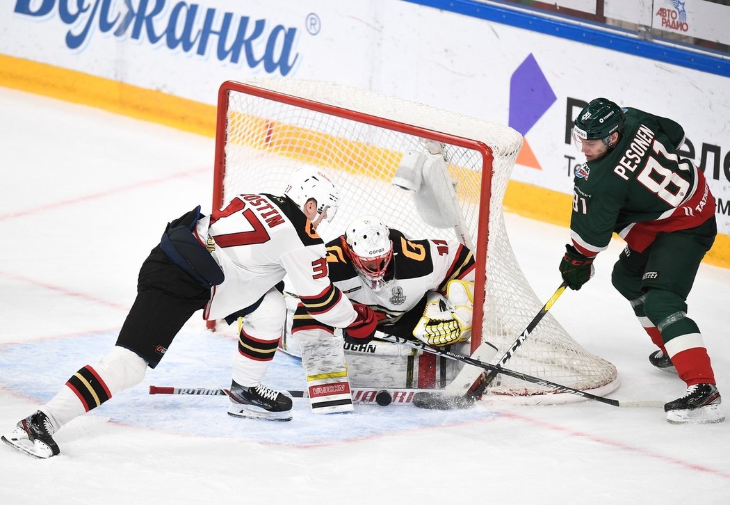 Šimon Hrubec vychytal Omsku první výhru v semifinále KHL proti Kazani