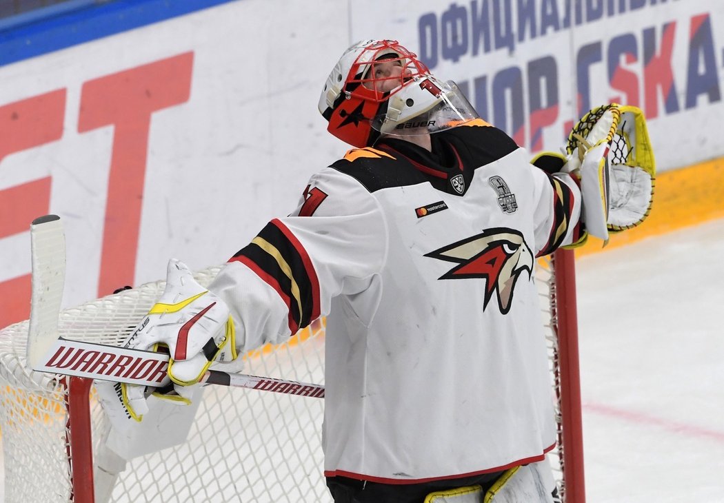 Šimon Hrubec vychytal Omsku výhru v prvním finále KHL na ledě CSKA Moskva