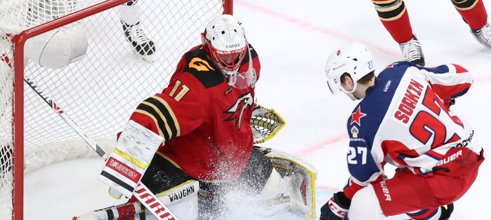 Omsk srovnal finále KHL proti CSKA Moskva na 2:2, Šimon Hrubec inkasoval tři góly