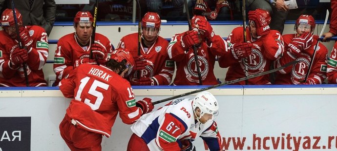 Romanu Horákovi to v KHL střílí