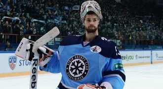 Salák má v KHL už čtvrtou nulu, Erat zařídil výhru Omsku v prodloužení