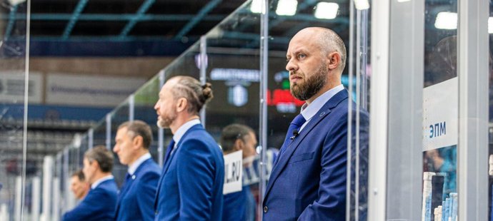 Rarita v KHL. Hokejový fanoušek Alexandr Kovalčuk se na jeden den stal trenérem týmu Sibir Novosibirsk