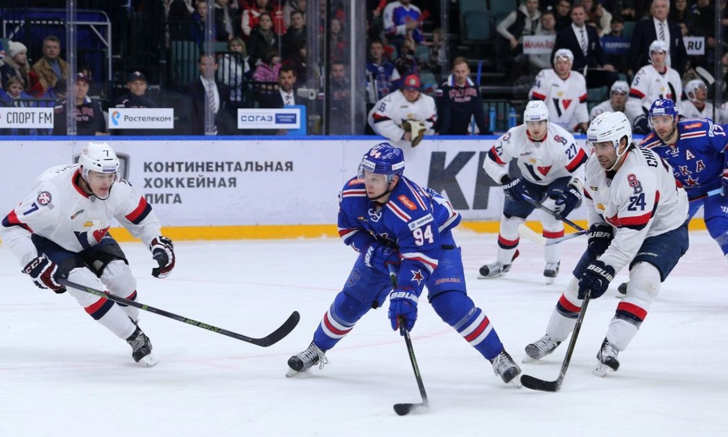 V prvním zápase nového ročníku KHL dostal  Slovan Bratislava výprask 1:7 od úřadujícího mistra z Petrohradu