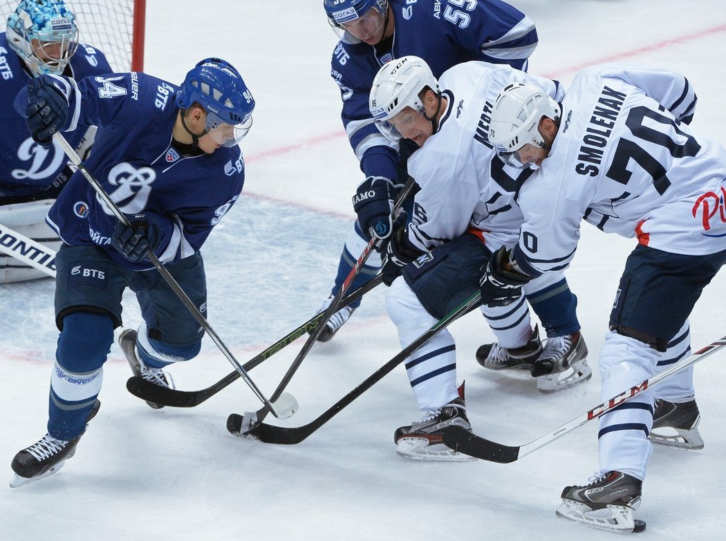 Smoleňák řídil s Kvapilem výhru v KHL