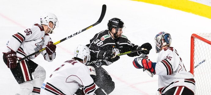 Útočník Tomáš Hyka vstřelil první hattrick v KHL, ale na vítězství to Čeljabinsku nestačilo