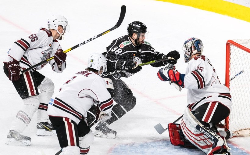 Útočník Tomáš Hyka vstřelil první hattrick v KHL, ale na vítězství to Čeljabinsku nestačilo