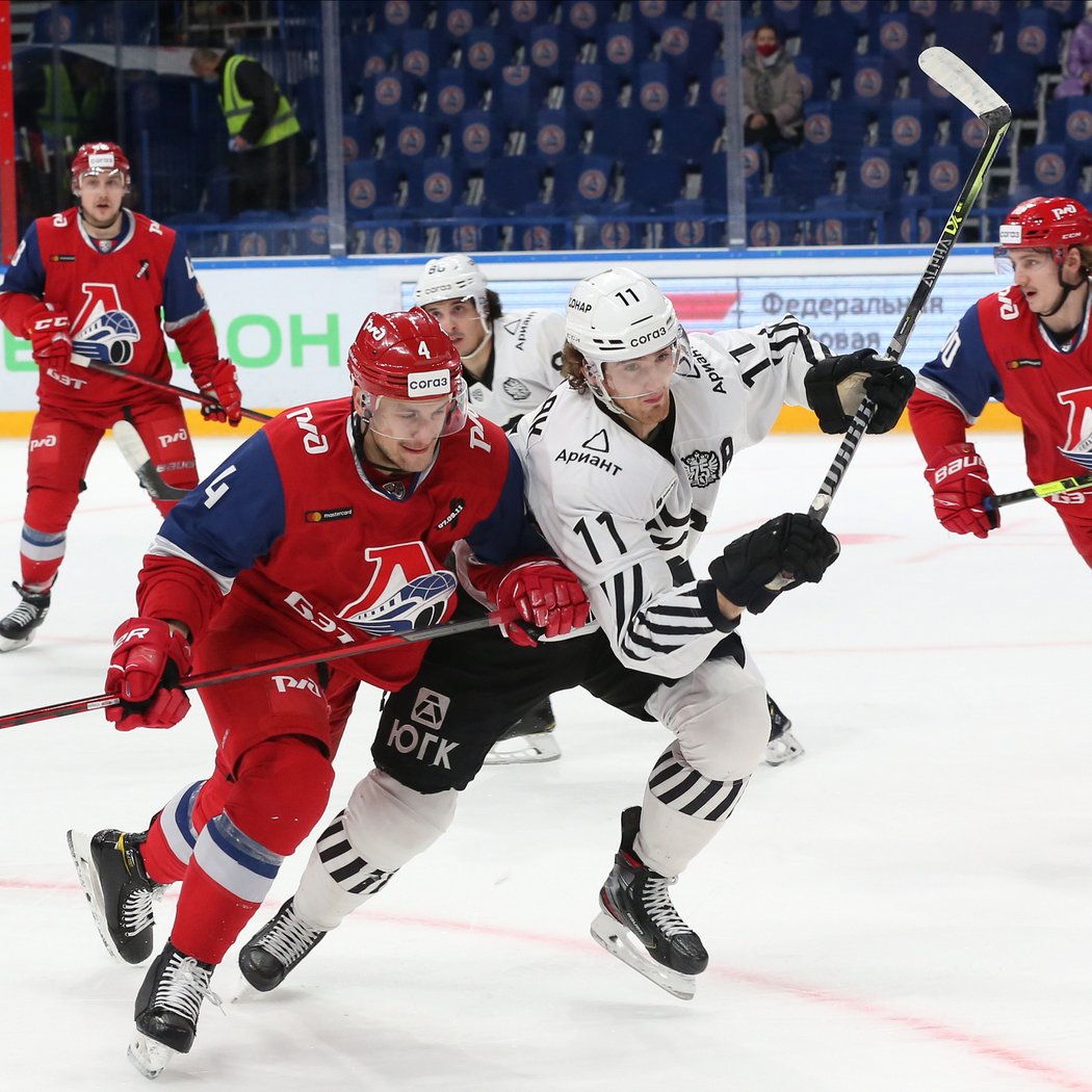 Lukáš Sedlák v zápase s Lokomotivem Jaroslavl, do KHL se teoreticky může za rok vracet