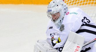 Francouz vychytal Čeljabinsku vítězný vstup do play off KHL