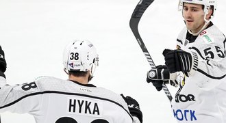 Hyka v KHL jede! Řídil výhru Traktoru a má stejně bodů jako Jaškin
