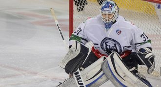 Ostuda v KHL. Brankář nedostal peníze, klub mu začal vyhrožovat