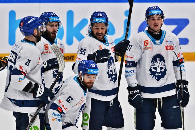 Kladno přehrálo Kometu, debakl Litvínova 1:8! Vary udolaly Pardubice, derby pro Třinec Kladno přehrálo Kometu, debakl Litvínova 1:8! Vary udolaly Pardubice, derby pro Třinec