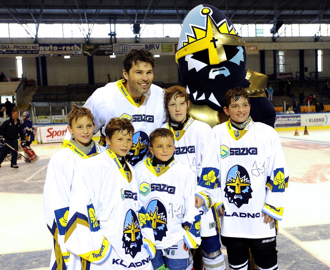 Jaromír Jágr a vítězové jednotlivých ročníků: (zleva) Adam Scheuter (2001), Marek Pulda (2002), Michal Petr (2003), Pavel Kordule (1999), Martin Nagy (2000)