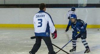 Hokejová škola v Kladně! Děti povzbuzovali Voráček, Frolík či Židlický
