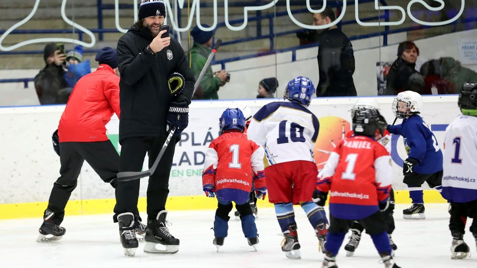 Jaromír Jágr na náborové akci Pojď hrát hokej, kde byl na ledě s malými začínajícími hokejisty