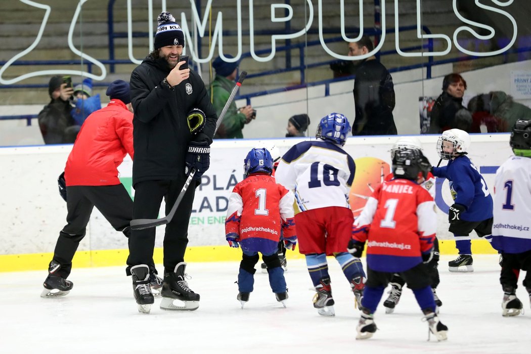 Jaromír Jágr na náborové akci Pojď hrát hokej, kde byl na ledě s malými začínajícími hokejisty