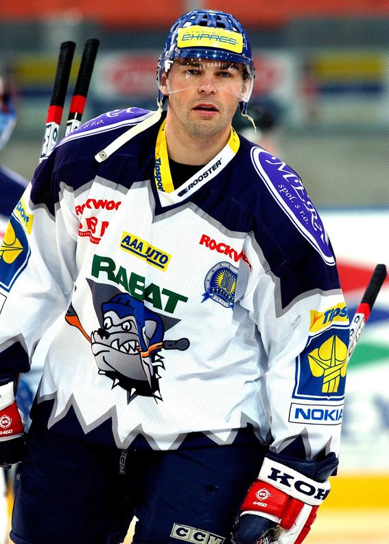 During the lockout in 2004/05 Jagr also played in Kladno.