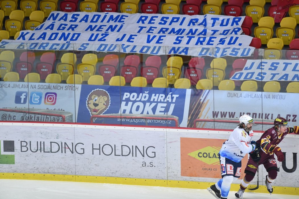 Fanoušci Jihlavy nachystali pro své hokejisty na šestý zápas finále s Kladnem motivační citáty