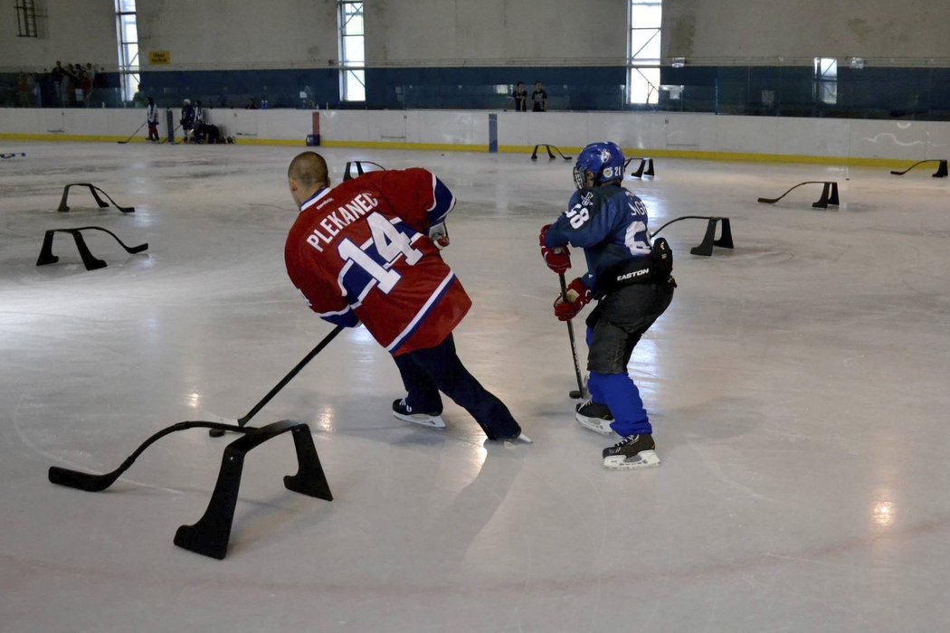 Mladé hokejisty učili v Kladně ti nejlepší čeští hráči