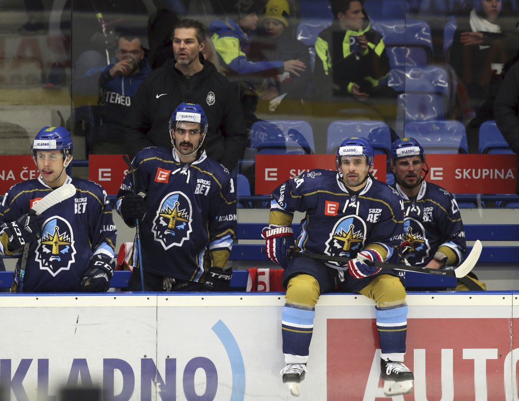 Tomáš Plekanec s Jaromírem Jágrem na střídačce Kladna