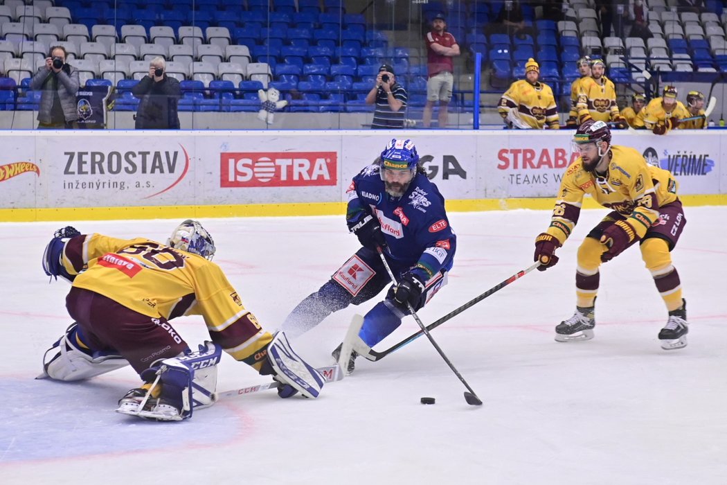 Legendární útočník Jaromír Jágr v klíčovém sedmém utkání Kladna o postup do extraligy s Jihlavou