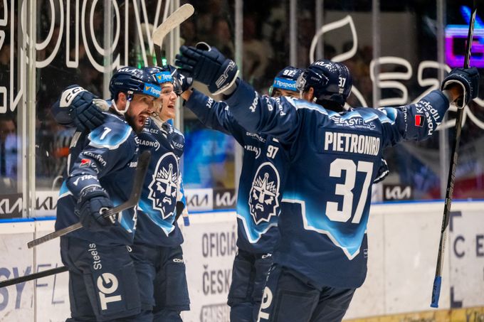 Kladno slaví po nájezdech výhru nad Spartou, vítězství Pardubic. Třinec - Kometa 6:5 Kladno slaví po nájezdech výhru nad Spartou, vítězství Pardubic. Třinec - Kometa 6:5