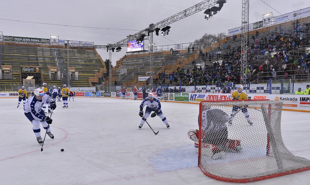  Na trénink Komety dorazilo kolem dvou tisíc fanoušků