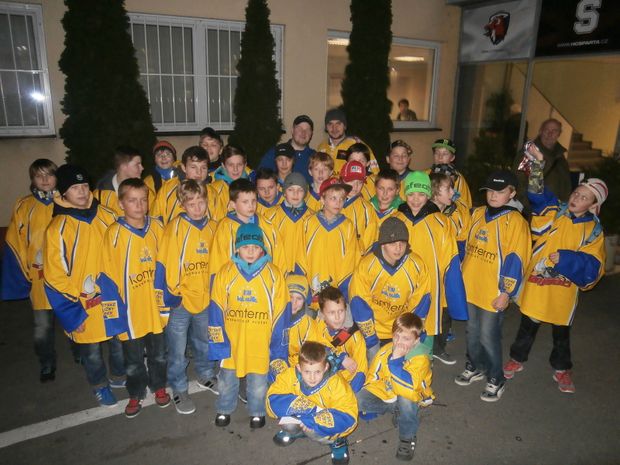 Jakub Kovář se vyfotil se svými malými fanoušky z Písku Jakub Kovář se vyfotil se svými malými fanoušky z Písku