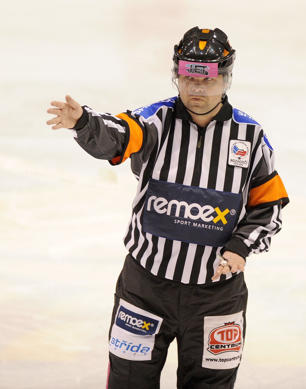 Hokejový rozhodčí Petr Lacina