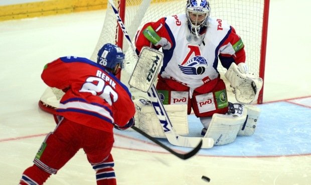 V druhém utkání série, které se hrálo opět v O2 areně před zraky 9519 diváků, zvítězili Lvi nad Jaroslavlí 2:1 a vedou 2:0 na zápasy