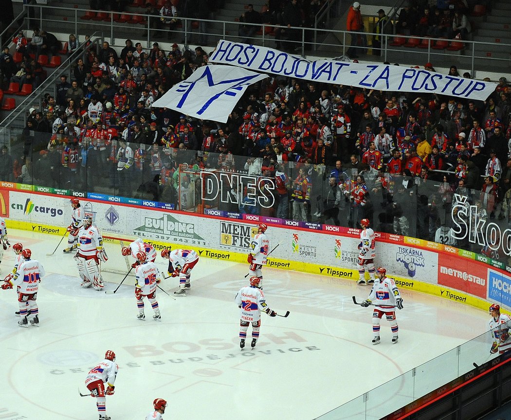 Budějovičtí fanoušci před utkáním svým hráčům věřili