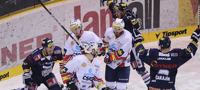 Liberečtí hokejisté se radují, na domácím ledě porazili Pardubice a v semifinálové sérii play off vedou 2:1
