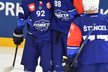 Hokejisté Komety Brno se radují ze vstřelené branky v utkání Ligy mistrů proti Eisbärenu Berlín, kterou vstřelil Peter Mueller (uprostřed)