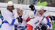 Hokejisté Komety Brno se radují ze vstřelené branky v domácím utkání Ligy mistrů proti Němanu Grodno