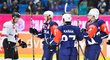 Hokejisté Plzně se radují ze vstřeleného gólu v utkání skupiny Ligy mistrů proti Banské Bystrici