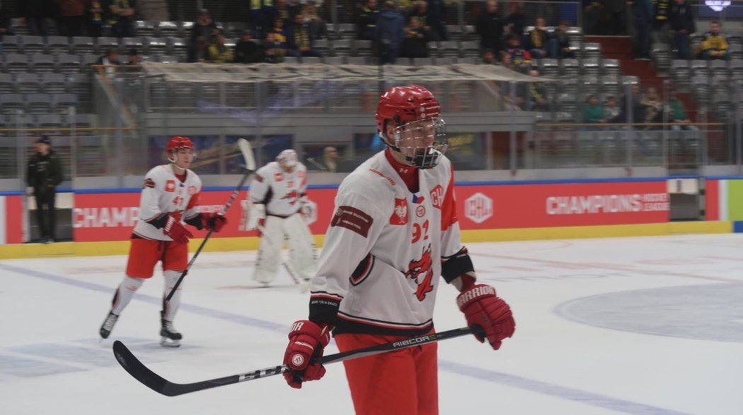 Velký debut za Oceláře si v utkání Ligy mistrů na ledě norského Storhamaru odbyl 17letý útočník Jonáš Peterek, syn současného sportovního ředitele a bývalého dlouholetého hráče Jana Peterka