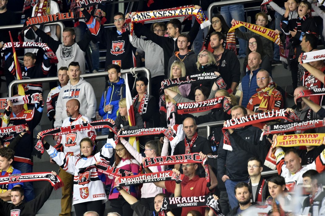 Hradečtí fanoušci hnali své miláčky v utkání proti Frölundě, na zápas přišlo více jak tři tisíce lidí