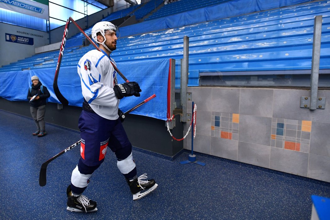 A jde se na oběd! Někdy o hokejku méně, jako třeba obránce Michal Moravčík