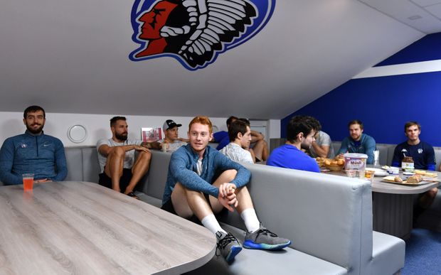 Plzeňští hráči se ráno slézají v kuchyňce, kde někdo snídá, jiní si dají kafe nebo přijdou jen pokecat Plzeňští hráči se ráno slézají v kuchyňce, kde někdo snídá, jiní si dají kafe nebo přijdou jen pokecat
