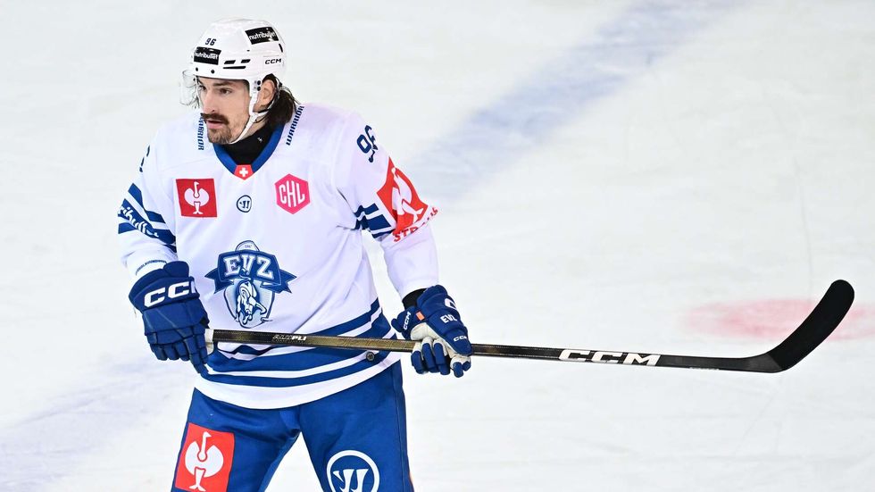 Daniel Voženílek z Zugu v utkání CHL proti Spartě