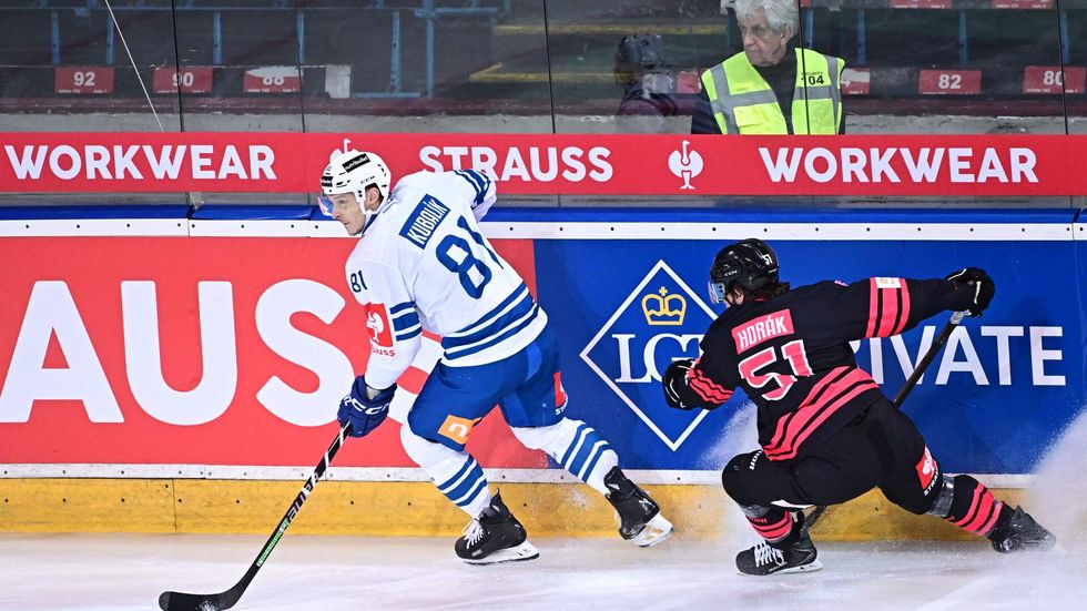 Dominik Kubalík z Zugu v utkání CHL proti Spartě