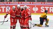 Hokejisté Pardubic slaví gól ve čtvrtfinále Ligy mistrů proti Lukko Rauma
