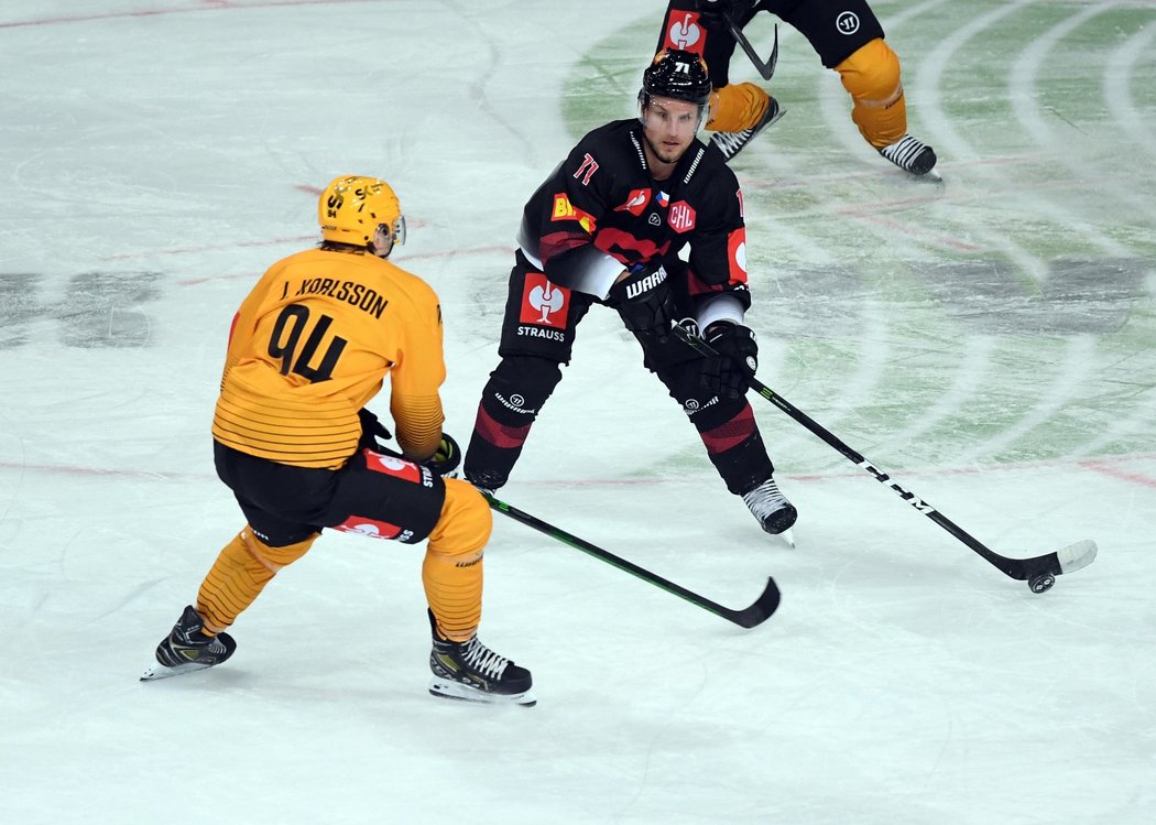 Vladimír Sobotka během zápasu Champions Hockey League s Skellefteou