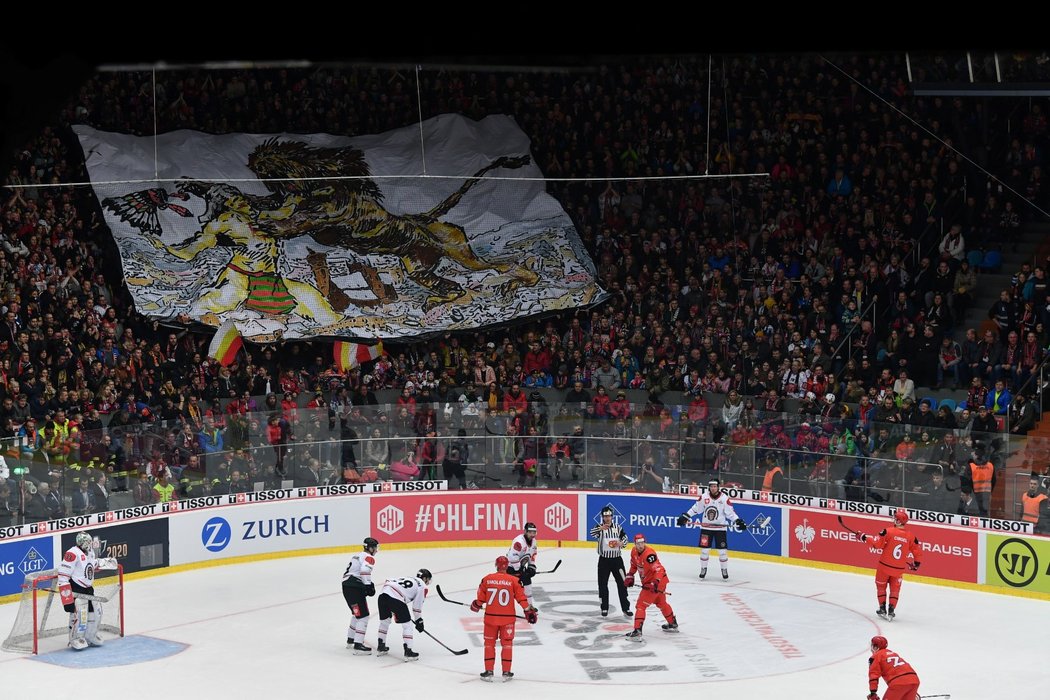 Atmosféra na hradeckém zimním stadionu během finále Ligy mistrů