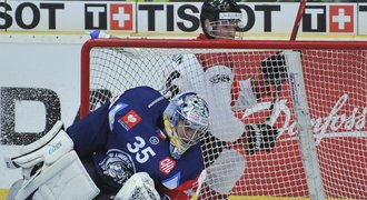 Budoucí hvězda NHL hrála v Česku. 17letý Dahlin už zvládl srazit Liberec