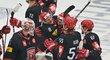 Hradečtí hokejisté oslavují postup do čtvrtfinále play off Ligy mistrů
