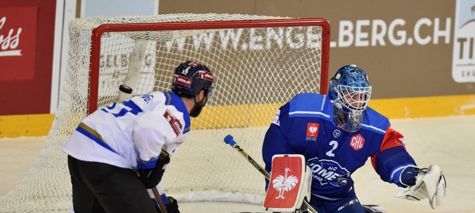 V brance Komety dostal prostor během prvního utkání play off Ligy mistrů mladý gólman Lukáš Dostál