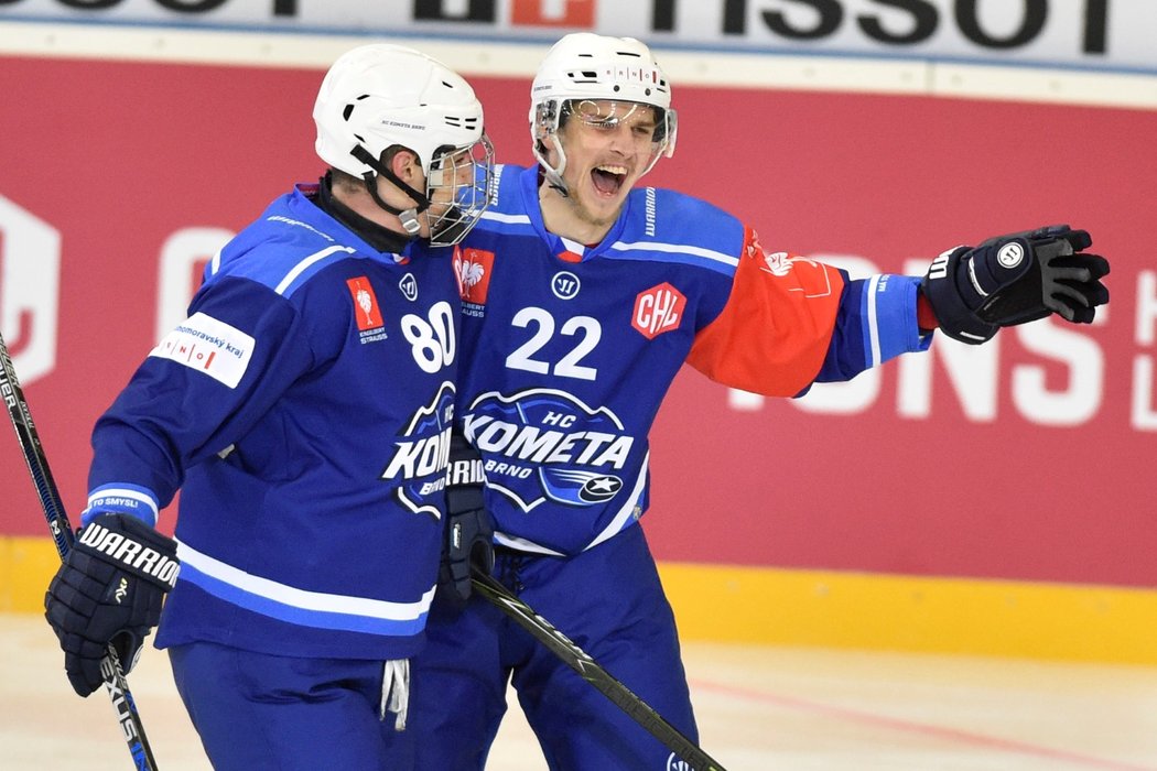 Mladičký útočník Komety Jan Süss se raduje z branky, kterou vstřelil švýcarskému Zugu